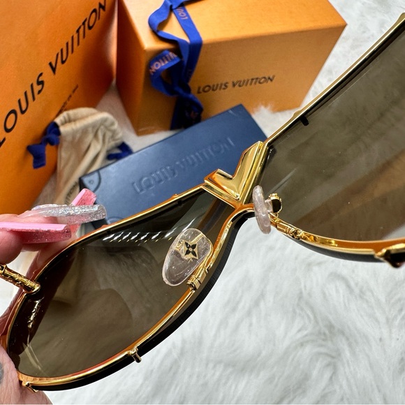 Louis Vuitton Sunglasses - Picture 6 of 7